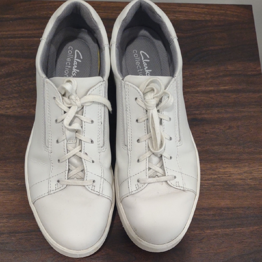 Clarks White Athletic Shoes Low-Top Design